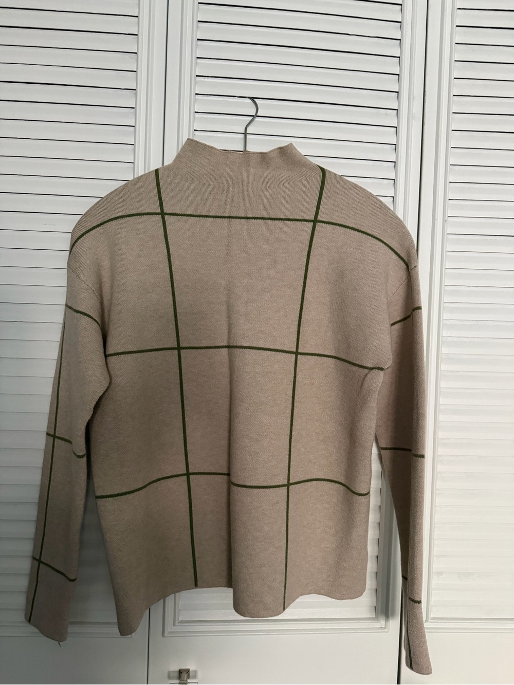 Tahari Beige Stripped Sweater